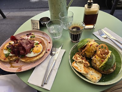 Photo 5 de Bon Bouquet Café