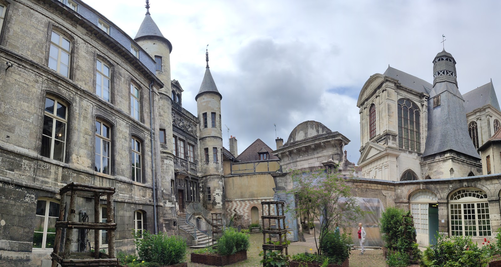 Photo 3 de Musée de Vauluisant : Musée de la Bonneterie/ Musée d'art champenois