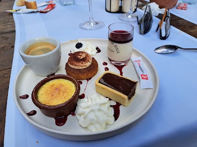 Photo 3 de Les Copains d'Abord - Meilleur Restaurant Grillades Pierrade Cocktails avec Terrasse au Bord de l'Eau 16 Charente Cognac