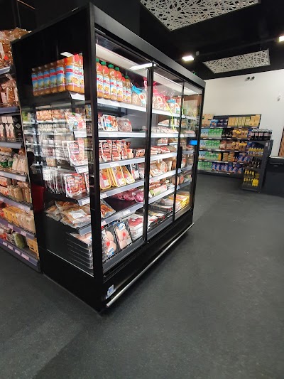 Photo 2 de Charlie's Market