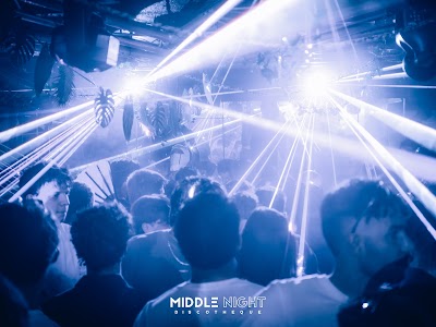 Le Middle Night