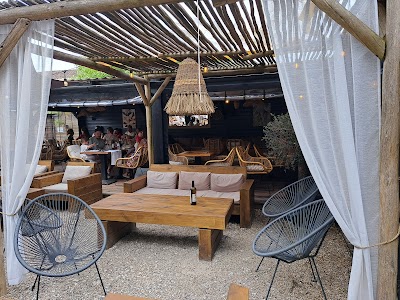 Photo 5 de Les Copains d'Abord - Meilleur Restaurant Grillades Pierrade Cocktails avec Terrasse au Bord de l'Eau 16 Charente Cognac