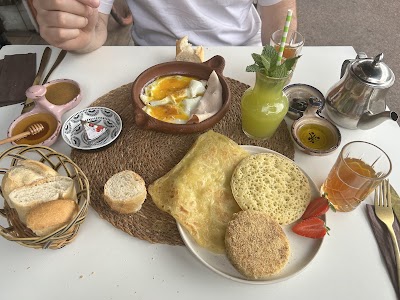 Photo 2 de Manzil oriental brunch and the
