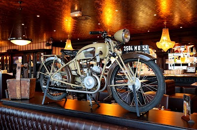 Photo 5 of Au Bureau