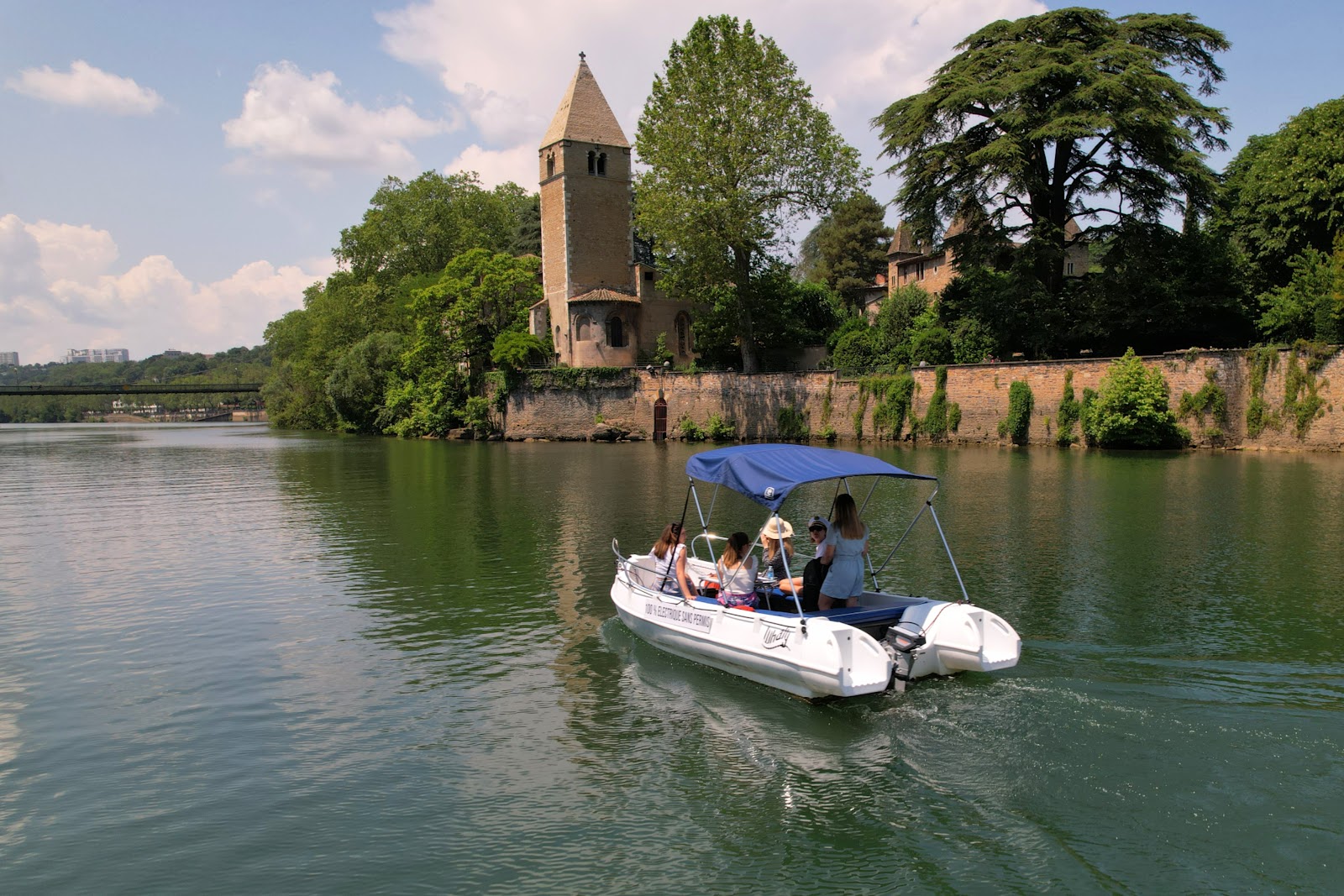 Photo 2 of Cap Confluent location de bateaux avec et sans permis