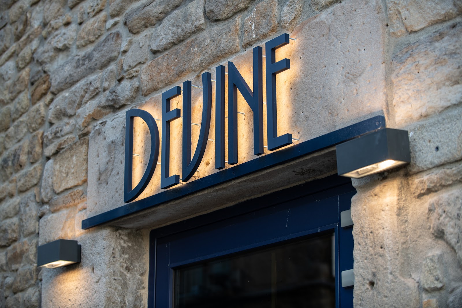 Devine Cocktail Bar