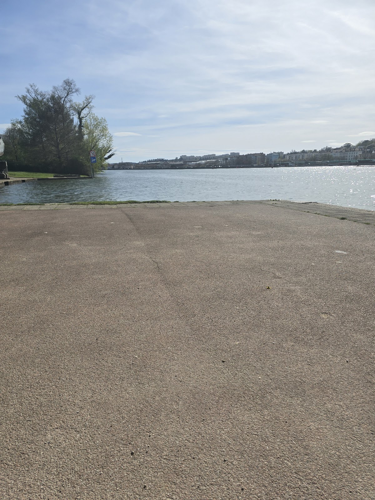 Photo 2 de Confluent du Rhône et de la Saône 🚣
