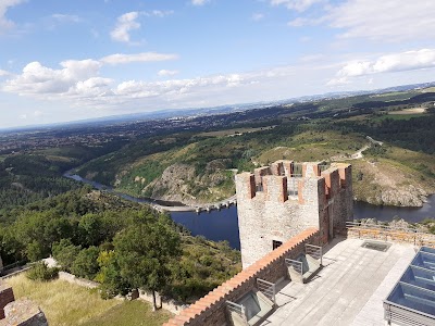 Photo 3 de Château d'Essalois, centre d'interprétation des gorges de la Loire