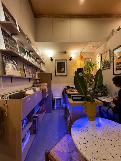 Photo 5 de Blend Coffee and Vinyl shop