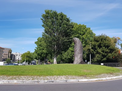 Photo 2 de Rond point du Pouce Cesar