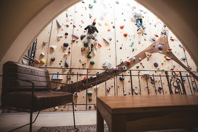 Photo 4 de Climbing District Saint-Lazare
