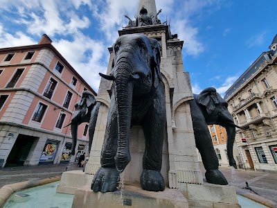 Photo 2 of La Fontaine des Éléphants