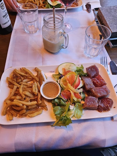 Photo 4 de Les Copains d'Abord - Meilleur Restaurant Grillades Pierrade Cocktails avec Terrasse au Bord de l'Eau 16 Charente Cognac