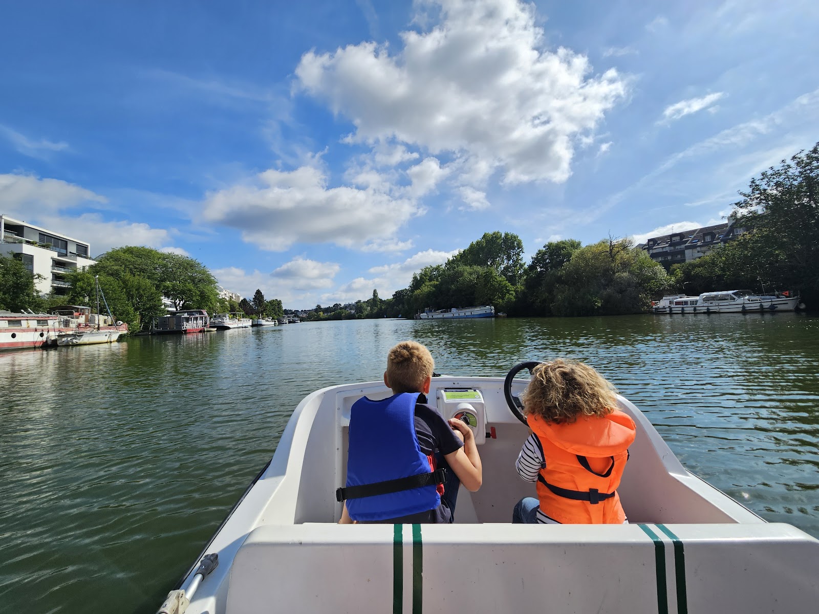 Ruban Vert : location de bateaux électriques et canoës