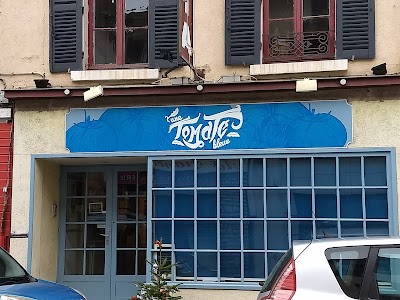 Une tomate bleue