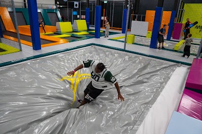 Photo 4 de METROPOLIS FUN PARC - Trampoline Parc - Bowling - Laser Blade - Drift Kart - Escape Game - Karaoké - Billards & Arcade 🎳