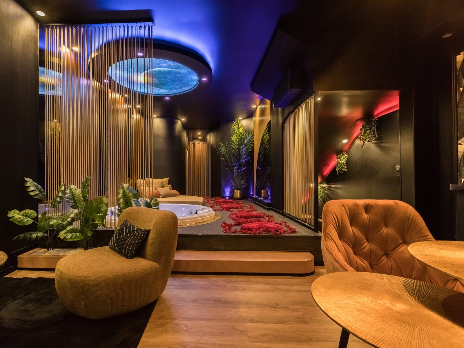 Photo 3 de L'Insolite Spa Privatif : Love Room avec spa privatif, Love hôtel, séjour ou week-end romantique, à Toulouse et Albi