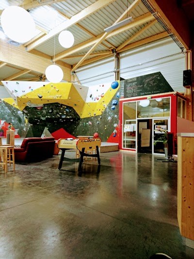 Photo 2 de ISATIX, salle d’escalade de Bloc