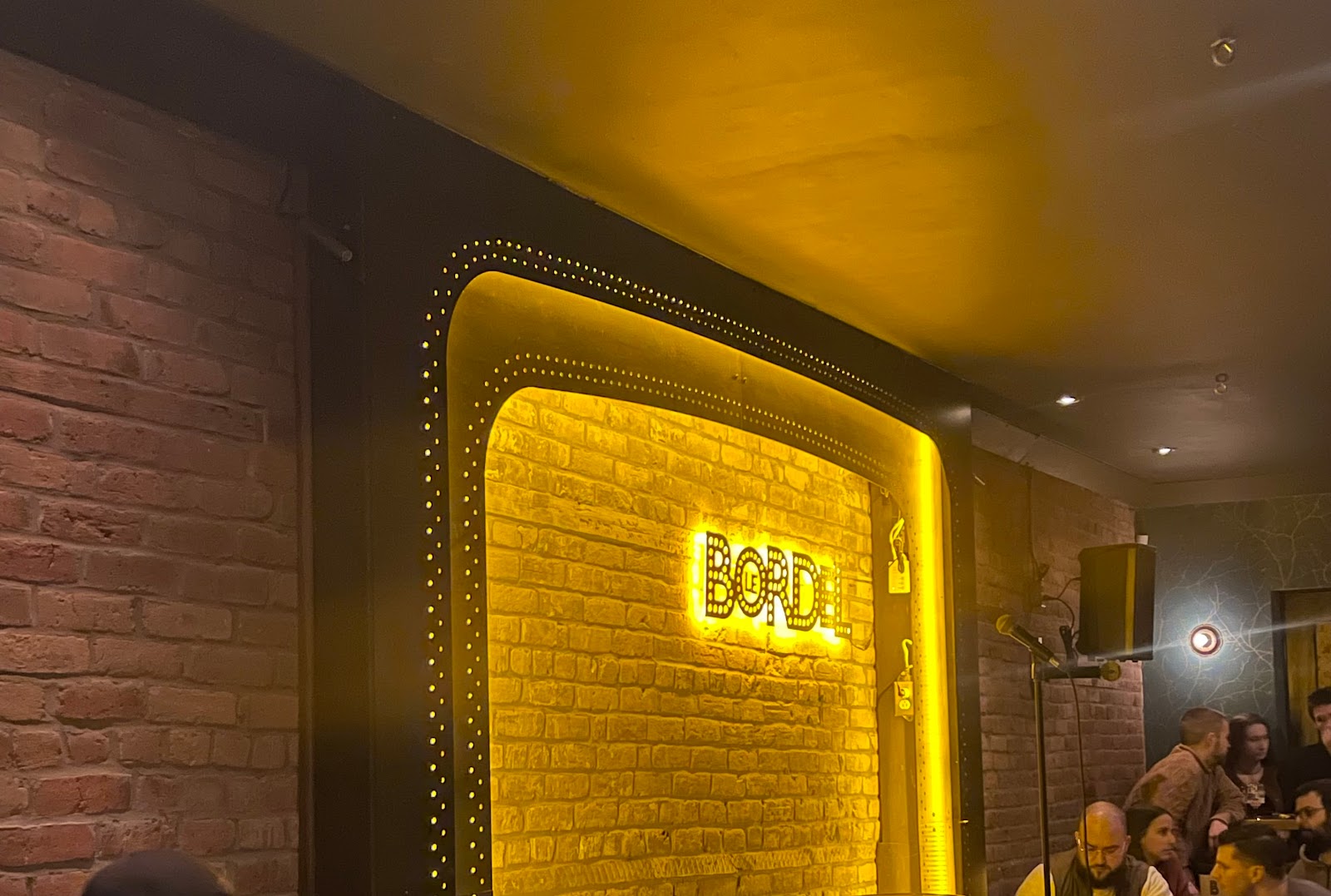 Le Bordel Comédie Club