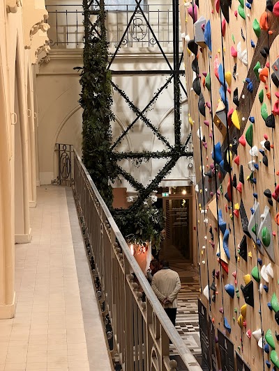 Photo 3 de Climbing District Saint-Lazare