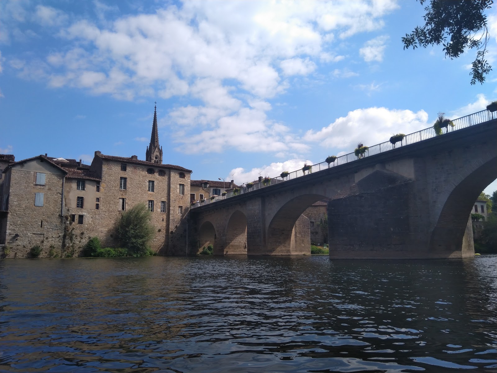 Photo 4 of Les pieds dans l'eau location de canoë kayak dans les Gorges de l'Aveyron