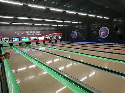 Photo 2 de METROPOLIS FUN PARC - Trampoline Parc - Bowling - Laser Blade - Drift Kart - Escape Game - Karaoké - Billards & Arcade 🎳