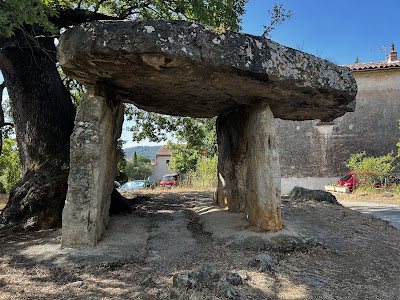 Photo 4 de Dolmen de la Pierre de la Fée