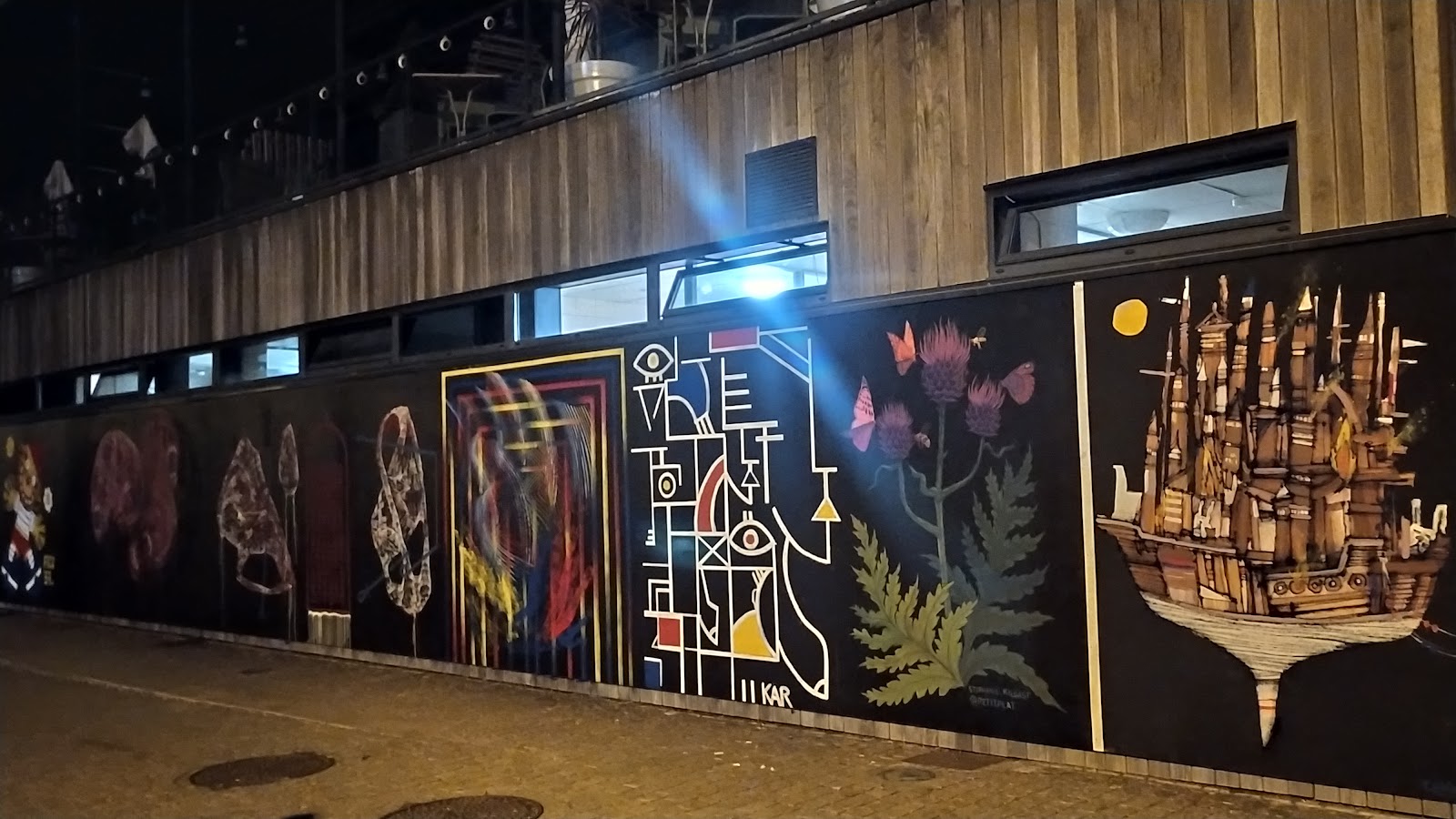 Photo 1 de B.R.E.F Rive Gauche - Bar Ruche Artistique Éphémère