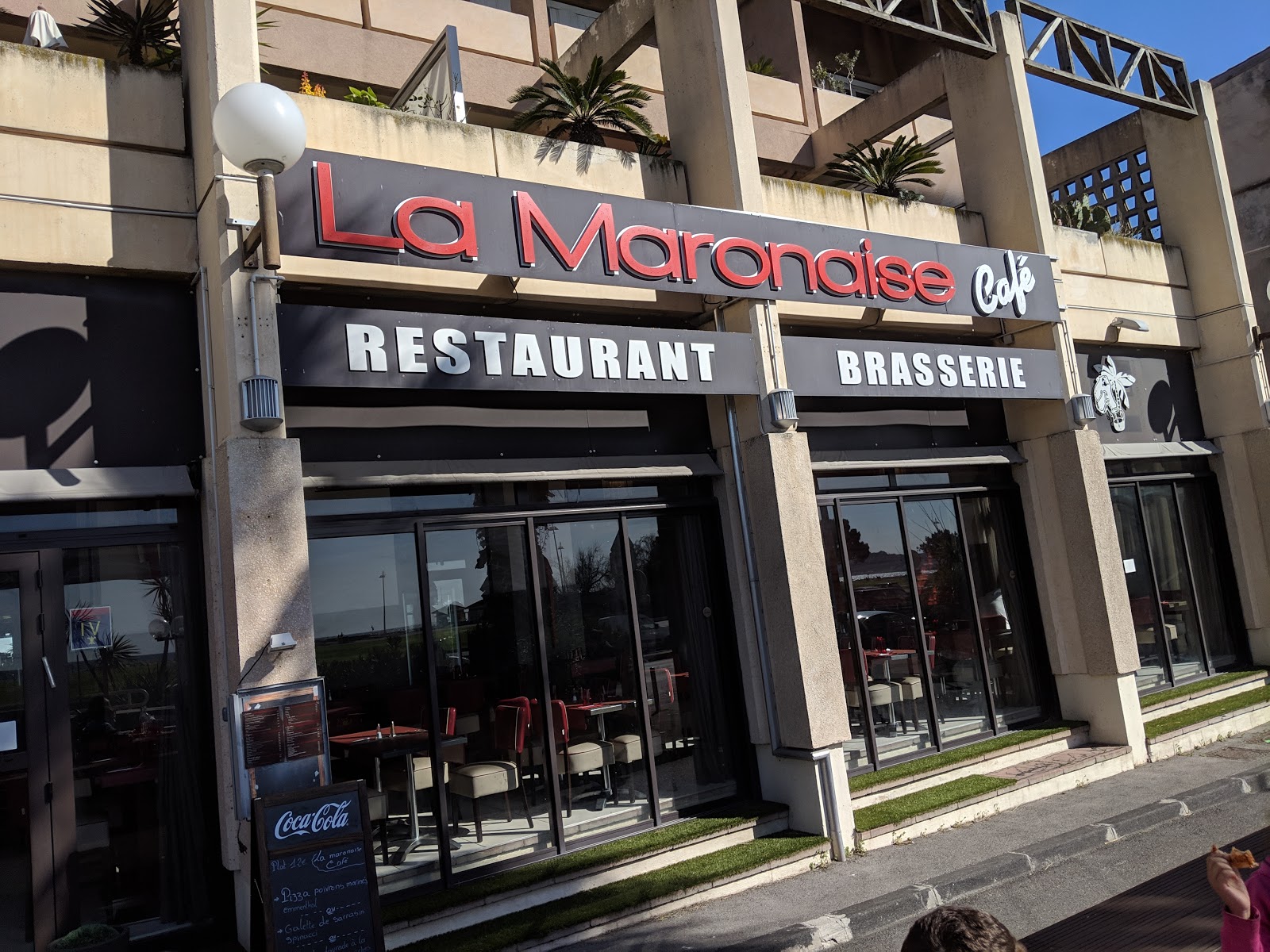 Photo 1 de La Maronaise Café