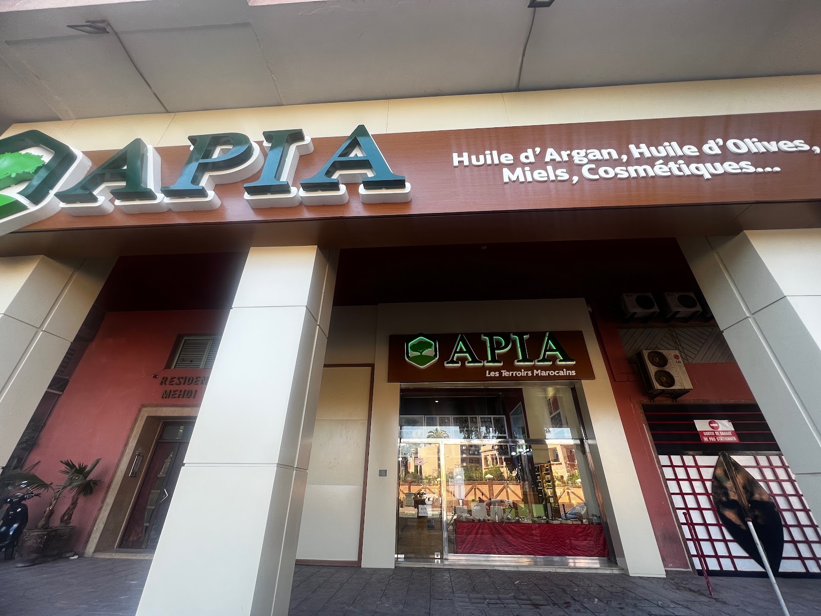 APIA Marrakech ( 100% bio argan oil, huile d'argan bio 100% )