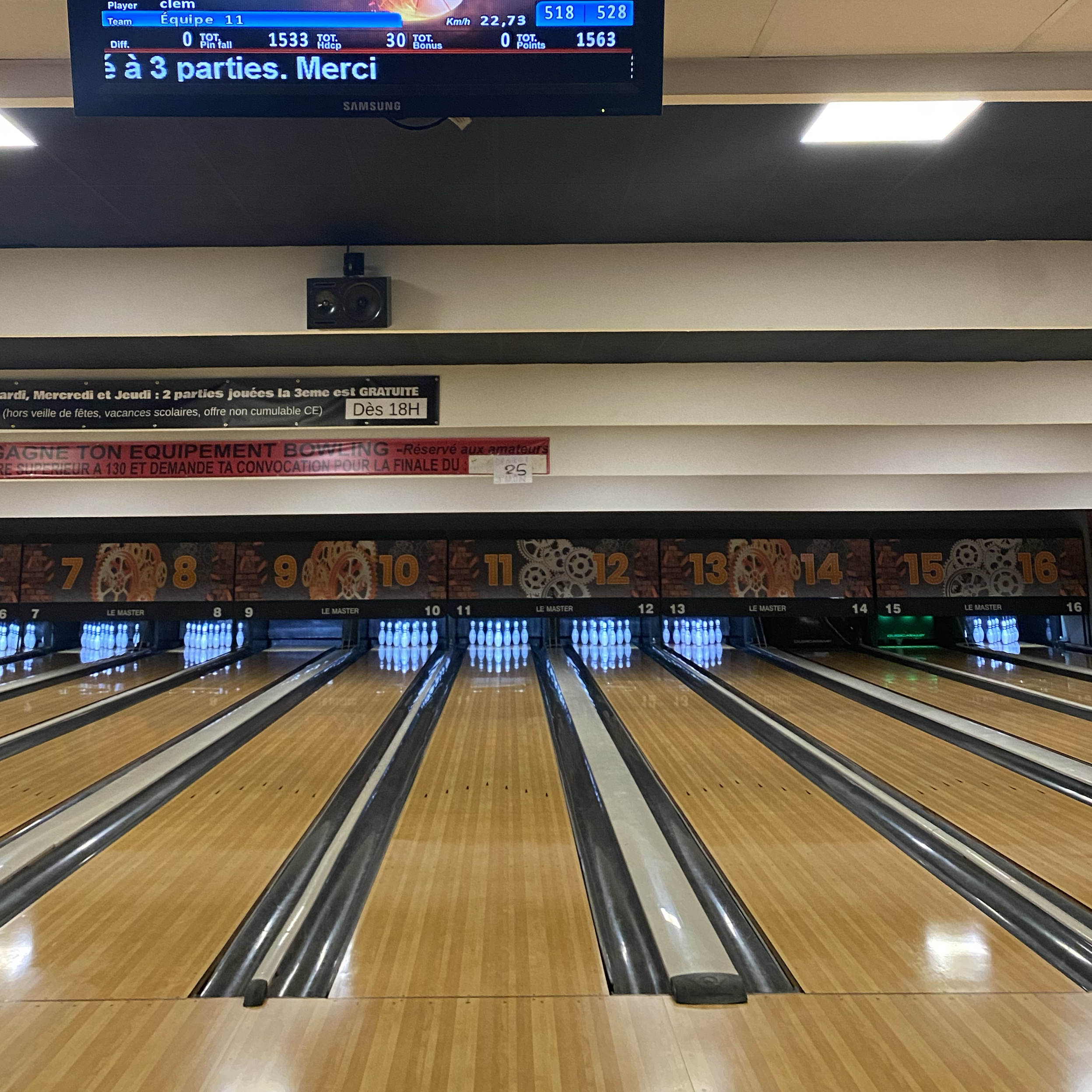 Photo 2 of Bowling Le Master