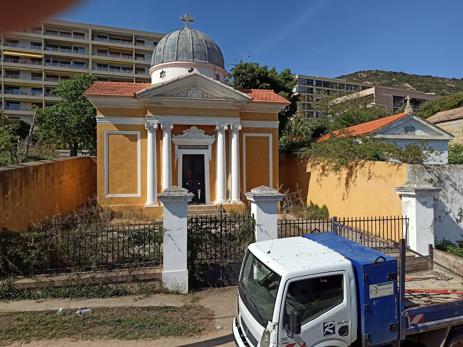 Photo 4 de Cimetière Marin d'Ajaccio - Cimiteriu Marinu d’Aiacciu