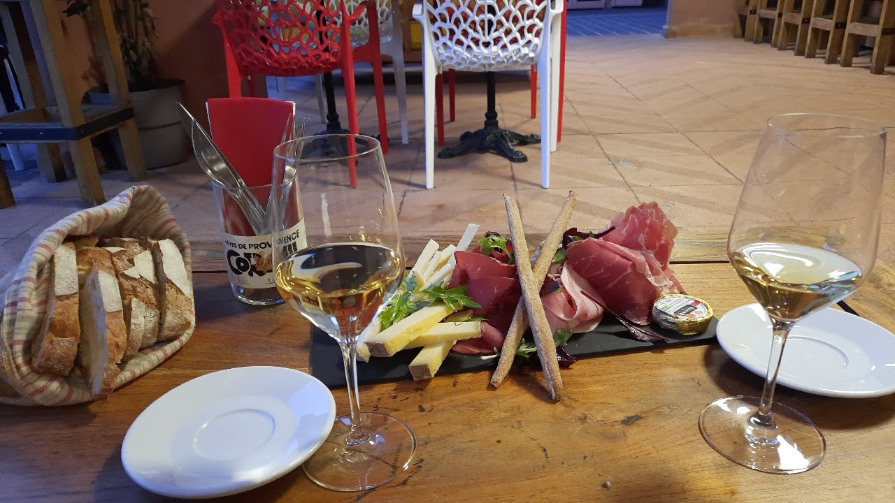 Photo 2 of Le Rouge et le Blanc