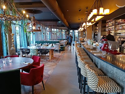 Les Mérovingiens Café Brasserie