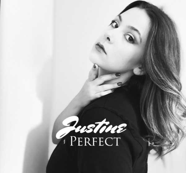 Photo : Chanteuse Justine Delaplace 