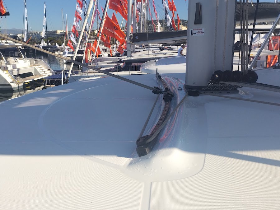 Foc auto-vireur du Lagoon 46