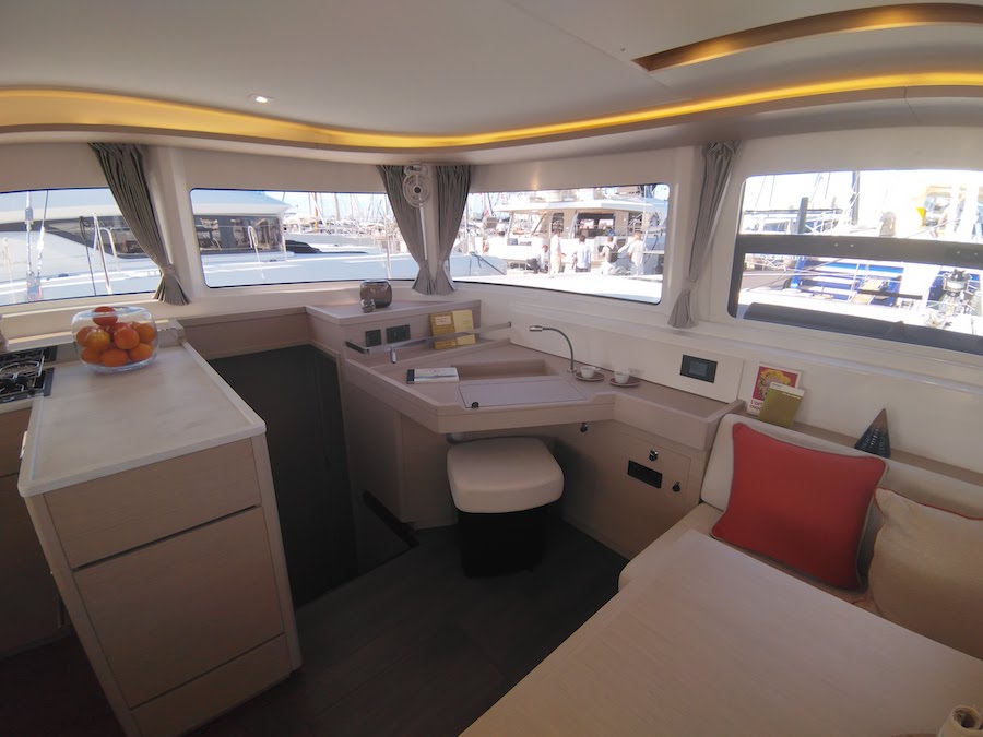 La table à carte du Lagoon 46