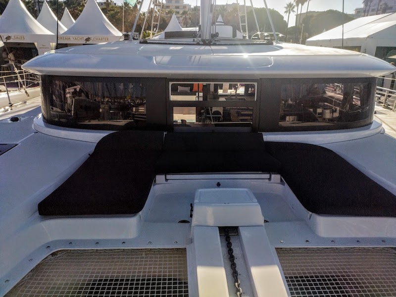 cockpit avant du catamaran Lagoon 46