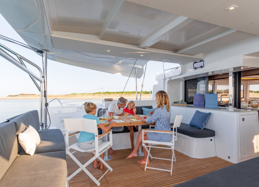 cockpit arrière avec option pont en teck