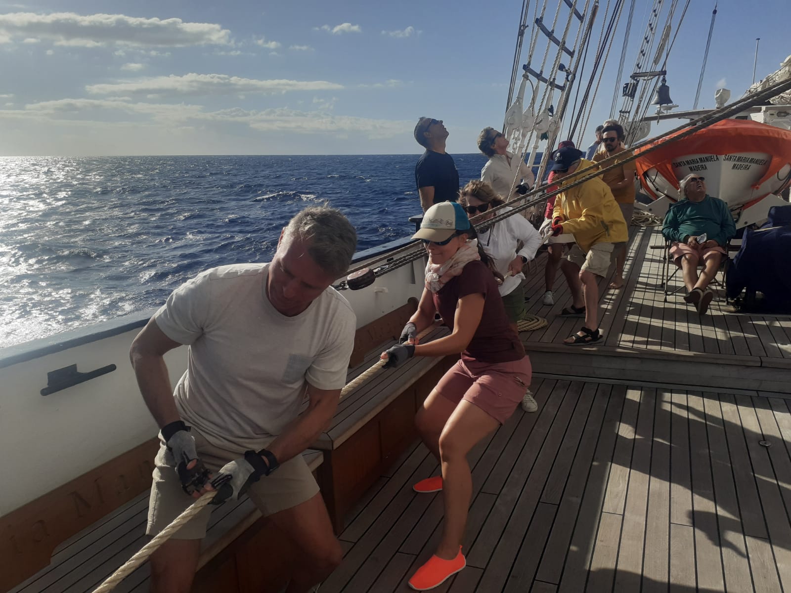 C'est l'heure de hisser les voiles ! Ca prendra une heure ! 