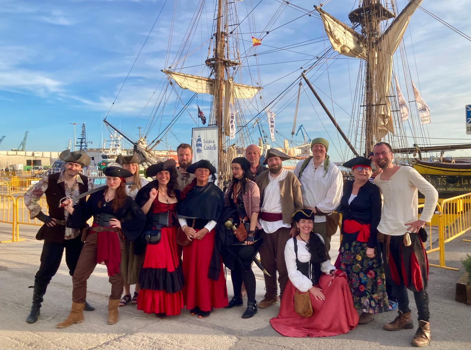 Equipage de grands voilier en tenue d'époque