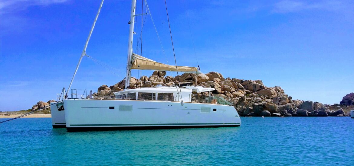 Refit catamaran Lagoon 450F