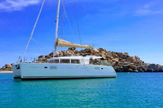Refit catamaran Lagoon 450F