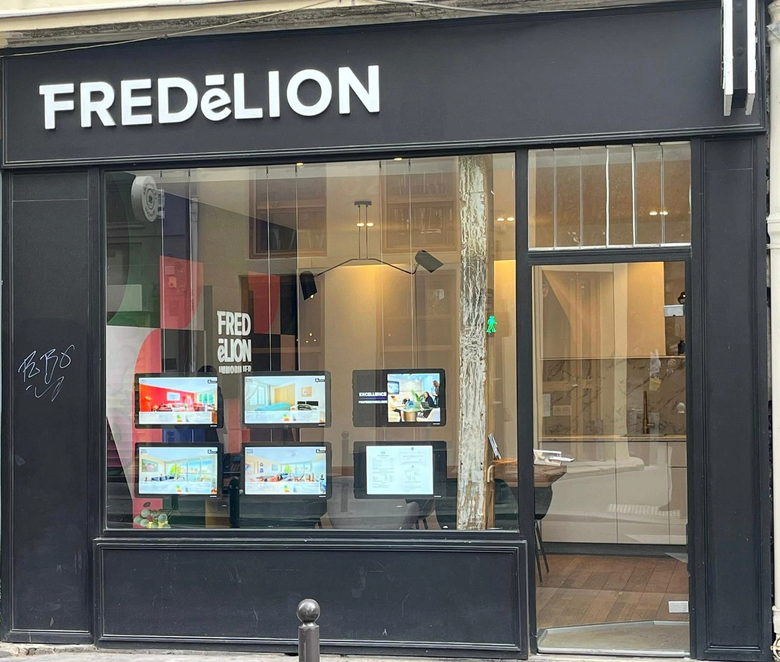 Paris 10 FREDeLION Canal Saint-Martin 3