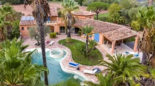 Somptueuse villa avec vue imprenable sur le rocher