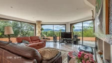 Somptueuse villa avec vue imprenable sur le rocher