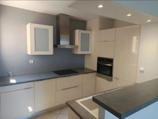 NICE - FABRON - DERNIER ETAGE 2 PIECES AVEC PISCINE VUE MER