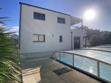 Villa contemporaine avec piscine - emplacement privilégié !