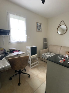 Maison prête à vivre   98 m2   Quartier calme   À 5 minutes 