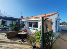 Maison rénovée avec gîte saisonnier  Aucun travaux à prévoir